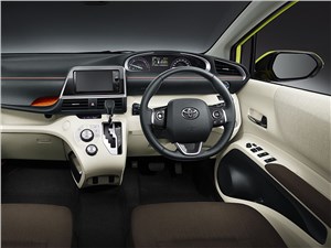 Toyota Sienta 2015 водительское место
