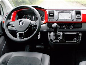 Volkswagen Multivan 2015 водительское место