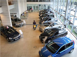 В сентябре продажи новых автомобилей в РФ упали почти на треть