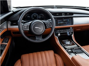 Jaguar XF 2016 салон