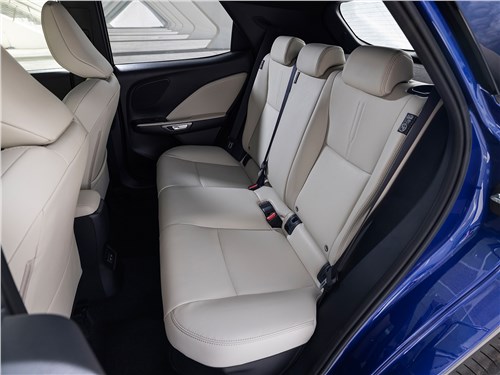 Lexus LBX (2025) задний диван