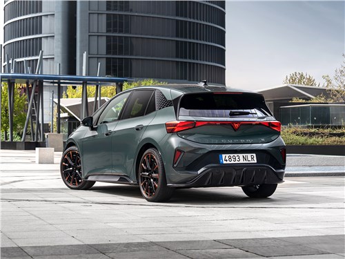 Cupra Born VZ (2026) вид сзади