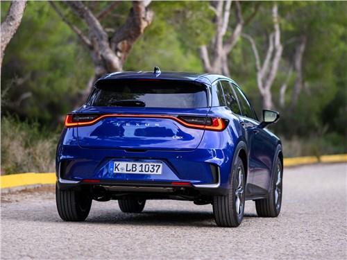 Lexus LBX (2025) вид сзади