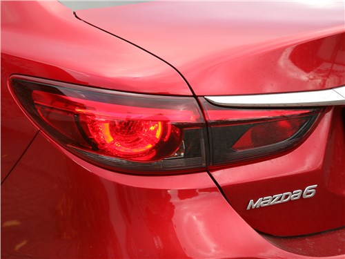 Mazda 6 2016 задний фонарь