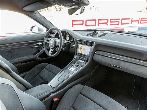 Porsche 911 GTS 2018 салон