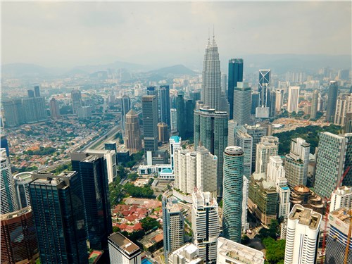 Вид на Куала-Лумпур, столицу Малайзии, со смотровой площадки телебашни