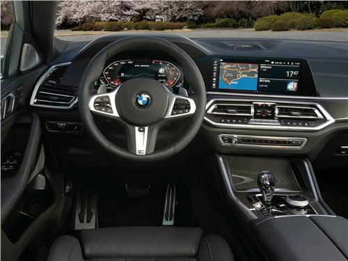 Битва титанов X6 - BMW X6 M50i 2020 водительское место