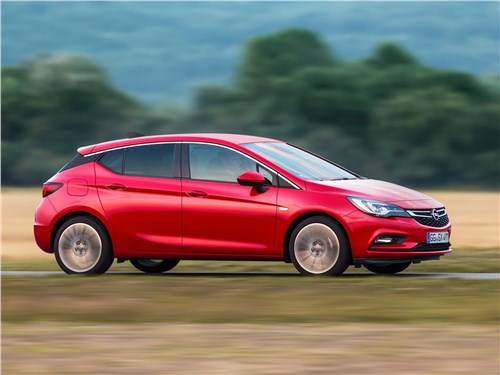 Opel Astra 2016 вид сбоку
