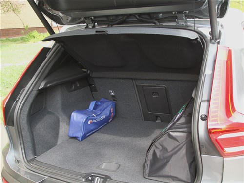 Volvo XC40 2018 багажное отделение