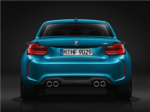 BMW M2 Coupe 2018 вид сзади