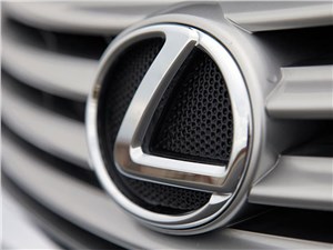 Гибридный кроссовер Lexus появится в 2014 году