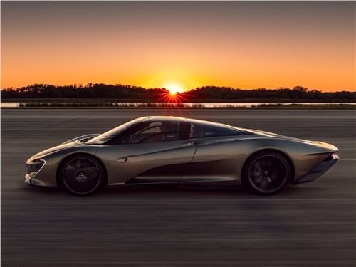 McLaren Speedtail 2020 вид сбоку