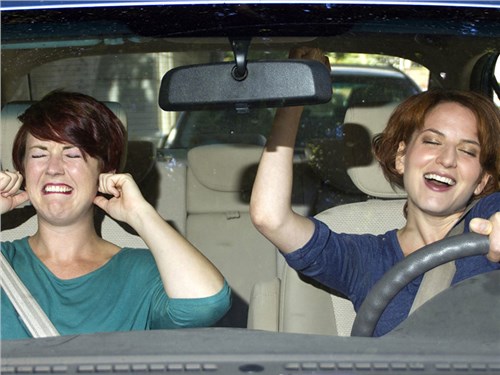 Россиянам могут запретить слушать музыку в транспорте