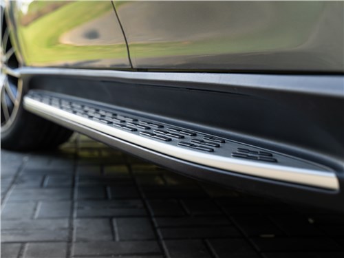 Mercedes-Benz GLE Coupe 2020 порог