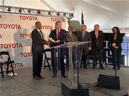 Новость про Toyota - В Toyota анонсировали строительство завода по производству батарей