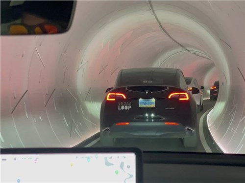 Автомобили Tesla стали причиной гигантской пробки