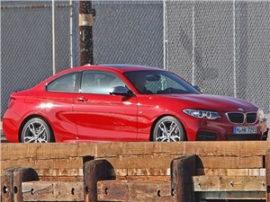 Осенью публике представят купе BMW 2-Series