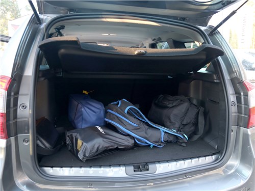 Nissan Terrano 2016 багажное отделение