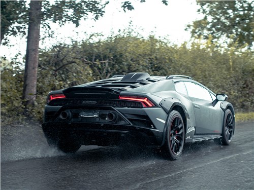 Lamborghini Huracan Sterrato (2024) вид сзади