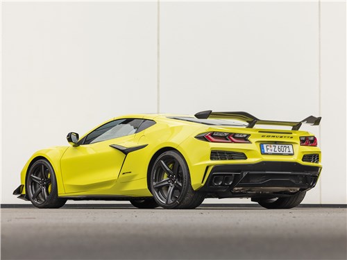 Chevrolet Corvette Z06 вид сзади