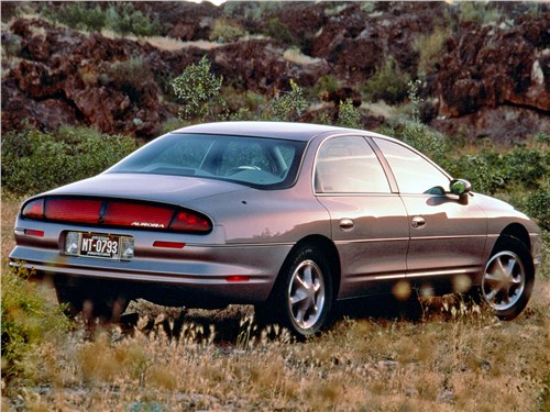 Первое поколение Oldsmobile Aurora вид сзади