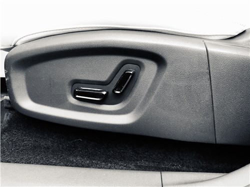 Geely EX5 (2025) передние кресла