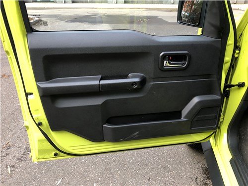 Предпросмотр suzuki jimny nomad (2024) передняя дверь