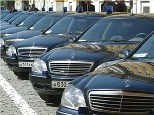 Чиновники не смогут приобретать машины Mercedes-Benz и Fiat Chrysler в качестве служебных