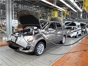 Производство легковых автомобилей в России упало почти на 38%