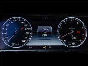 Mercedes-Maybach S 500 2015 приборная панель