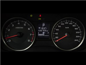 Subaru XV 2012 приборная панель