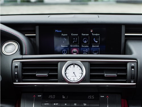 Lexus RC 2015 монитор