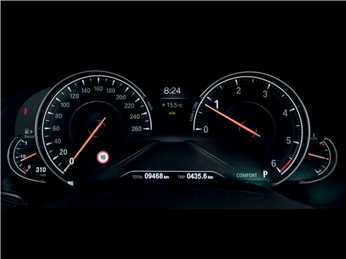 BMW 520d xDrive 2017 приборная панель