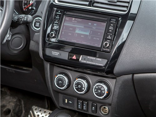 Mitsubishi ASX 2017 центральная консоль