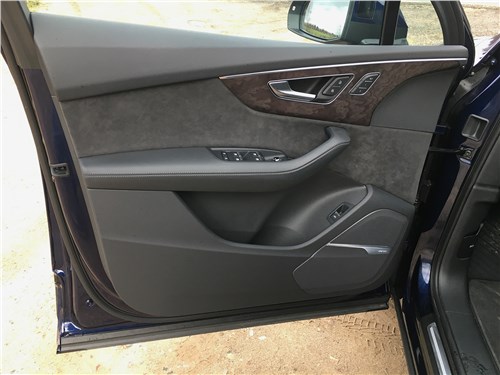 Audi Q7 (2020) дверь