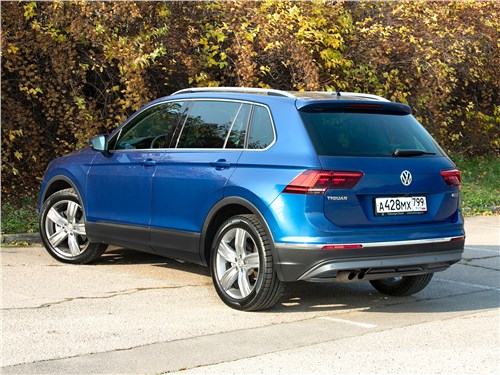 Volkswagen Tiguan (2018) вид сзади