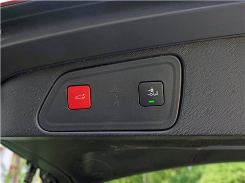Предпросмотр peugeot 3008 (2021) кнопки электропривода багажника