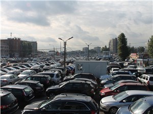 В России падают продажи легковых автомобилей и импорт машин из-за рубежа
