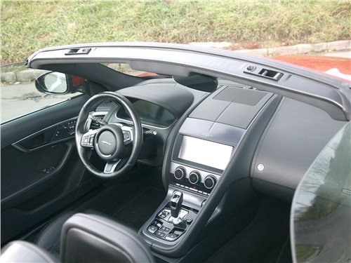 Jaguar F-Type Convertible (2021) салон