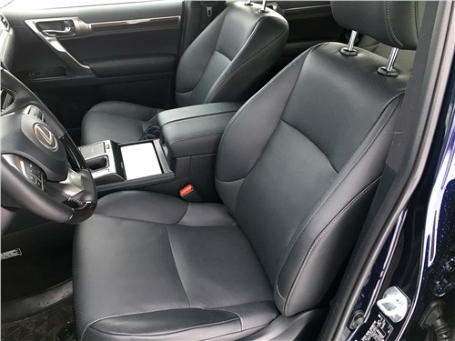 Lexus GX 460 (2021) передние кресла