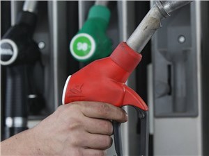 Двенадцать московских автозаправок торгуют неэкологичным топливом 