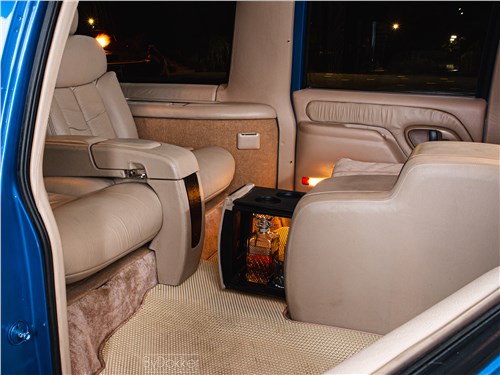 Chevrolet Suburban (1997) салон 