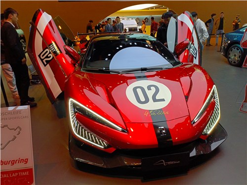 Yangwang U9 вид спереди