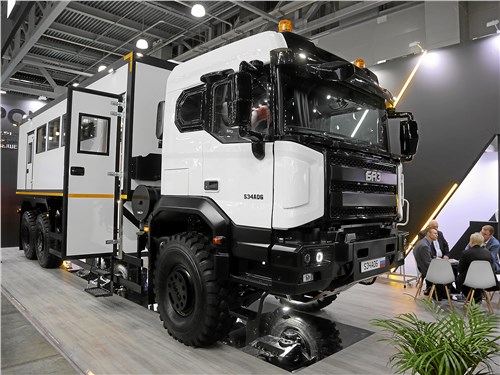 Вахтовый автобус БАЗ S34А06 6х6 оснащен транспортными осями с независимой подвеской