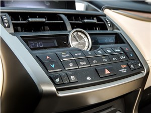 Lexus NX 300h AWD 2015 кнопки управления климатом и музыкой