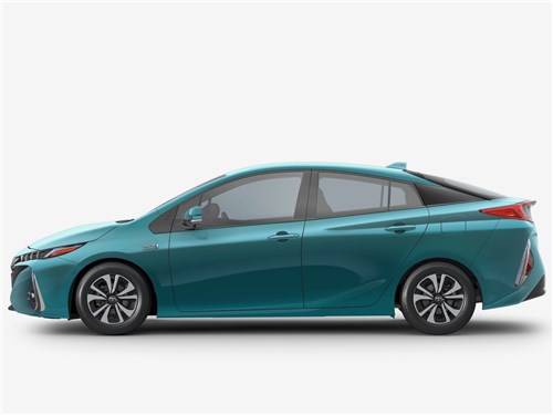 Toyota Prius Prime 2017 вид сбоку