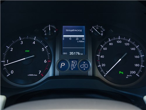 Lexus GX 460 2014 приборная панель