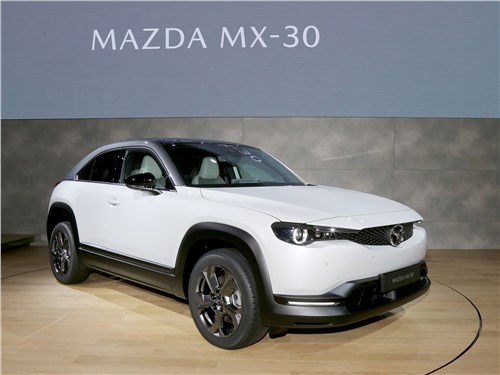 Mazda MX-30 2021 вид спереди