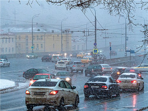 Московских водителей предупредили о первом снеге