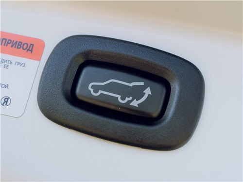 Предпросмотр mitsubishi outlander (2021) кнопка открывания багажника